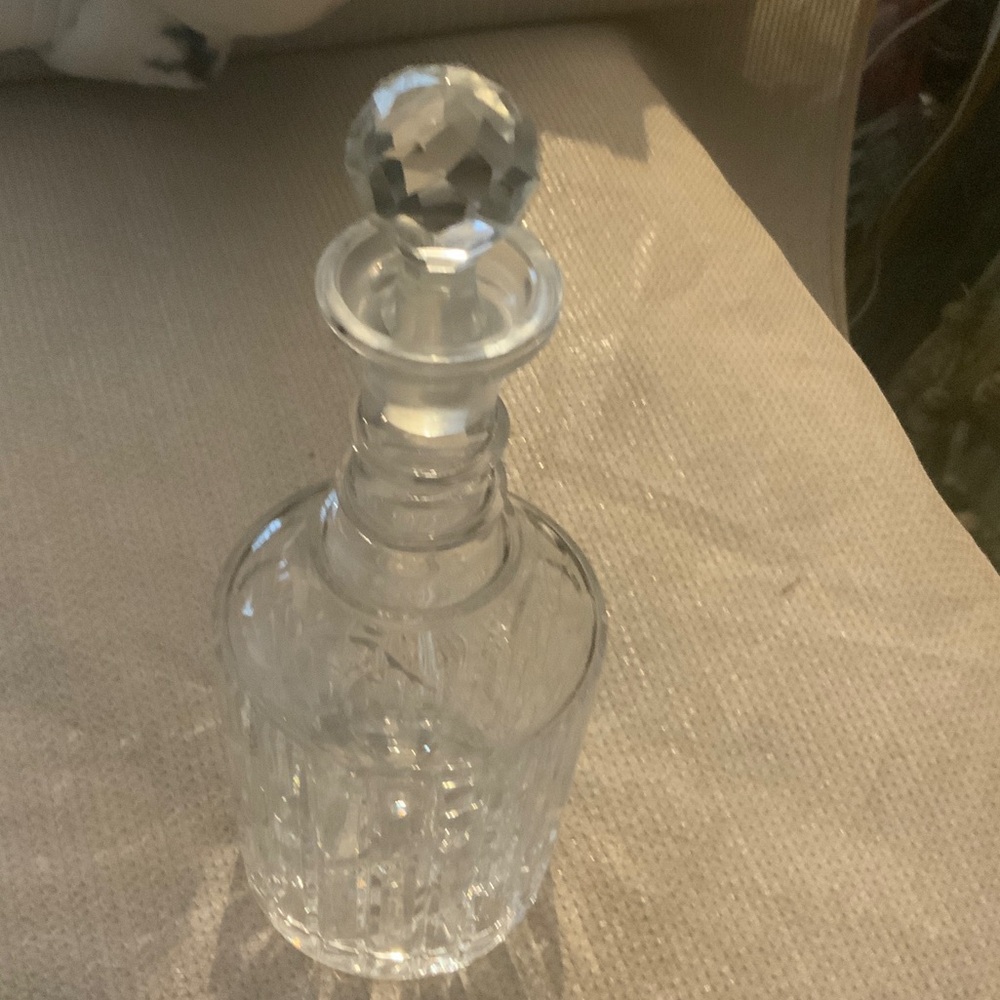 Elegant Clear Glass Decanter
